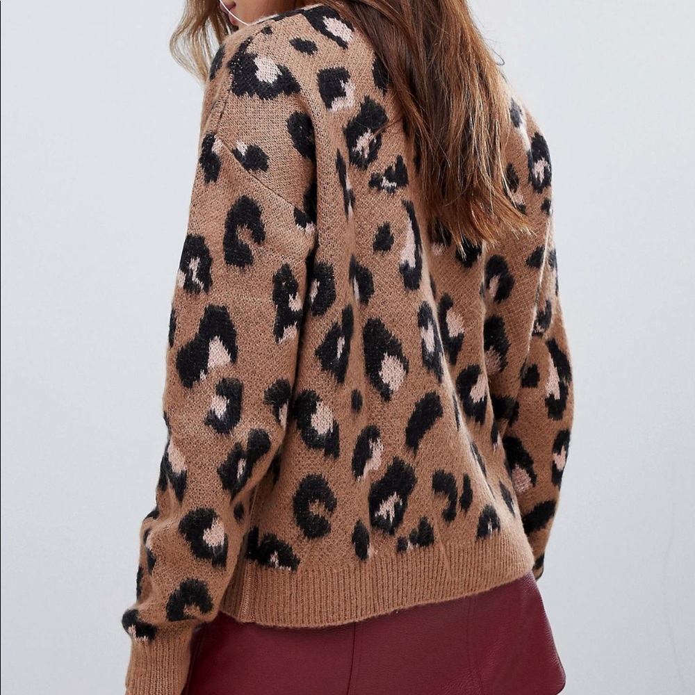 Leopard Print Sweater. - Picture 5 of 5